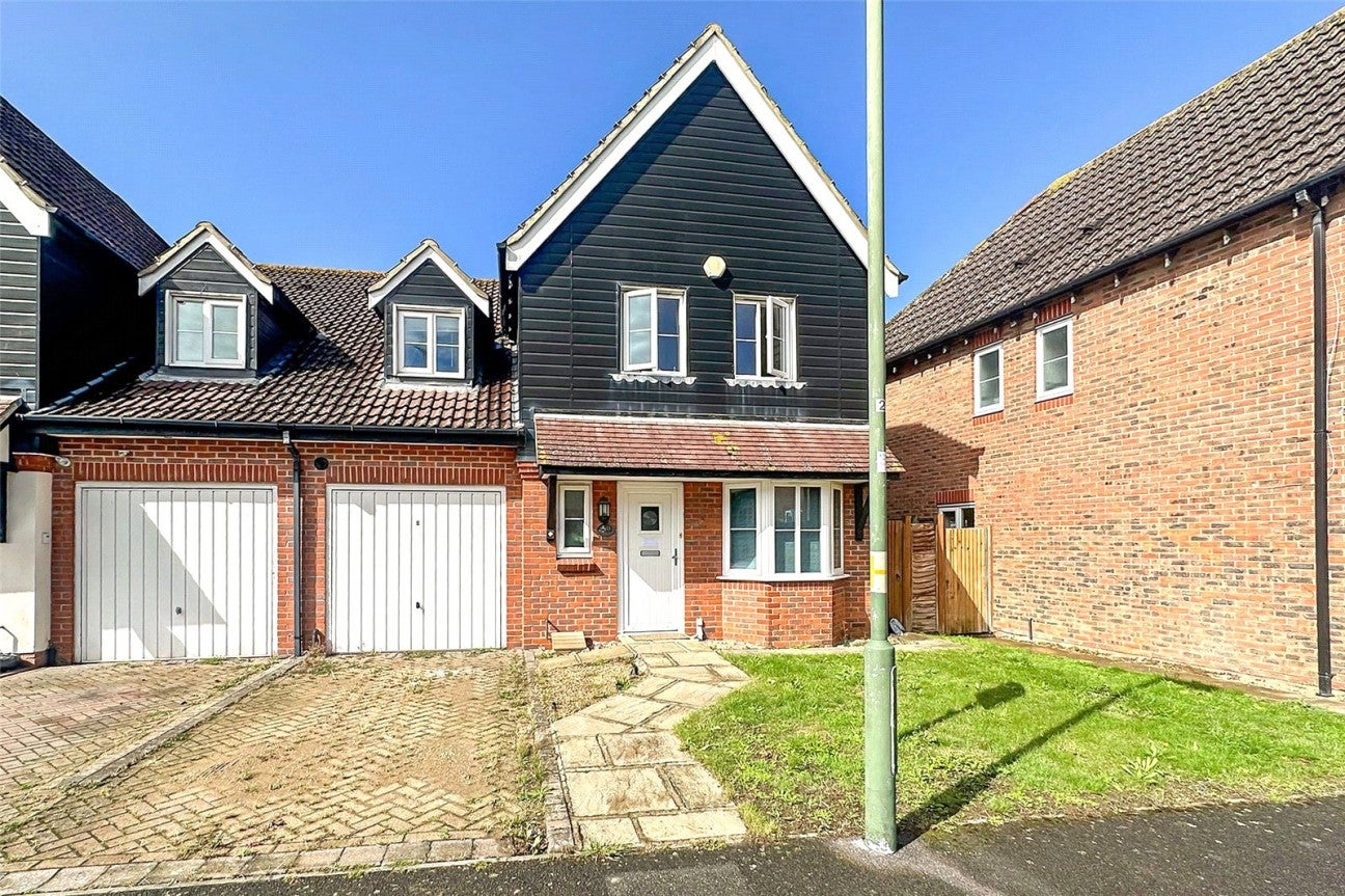 House The Darlingtons in Arun
