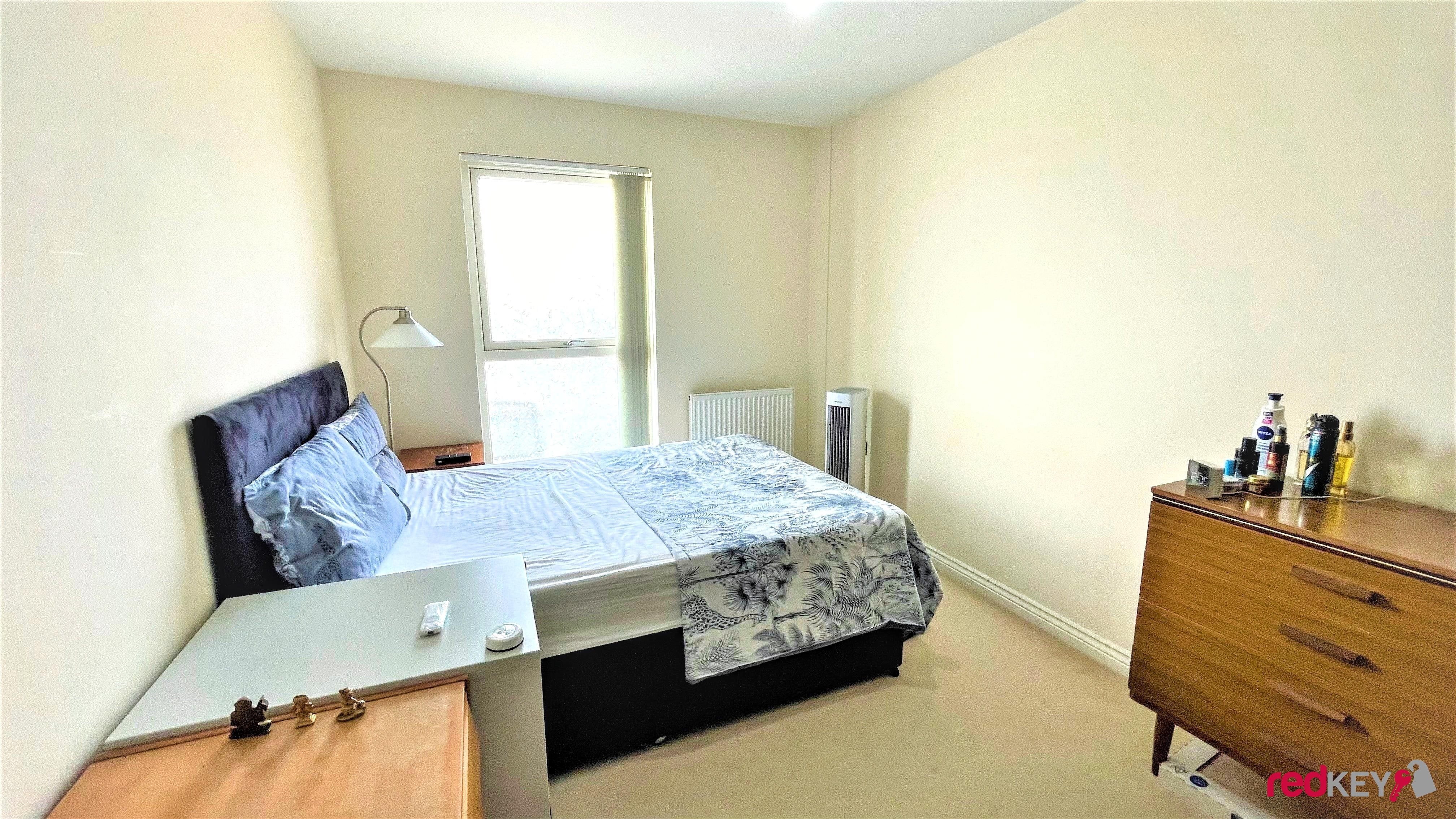 Flat Rodney Road in Newport