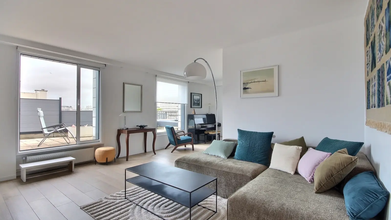 Flat Rue Eugène Oudiné in Paris