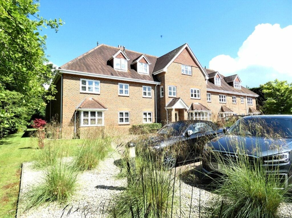 Flat Ham's Corner in Basingstoke and Deane