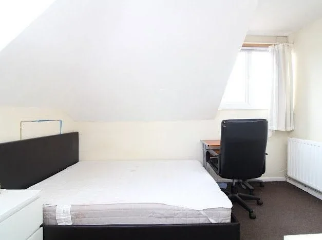 Room Belmont Road in Southampton