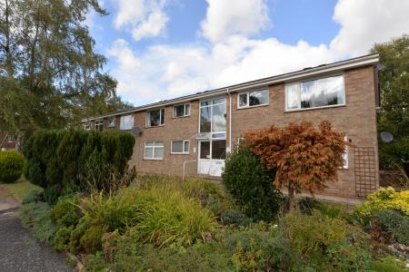 Flat Charnwood Crescent in Chandler's Ford