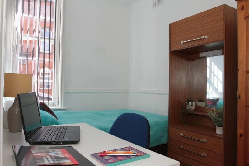 Room Aylestone Road in Leicester