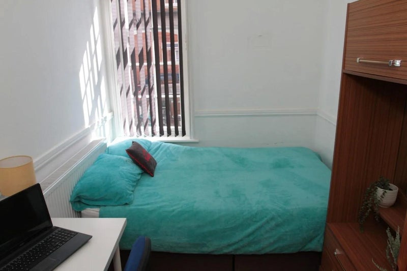 Room Aylestone Road in Leicester