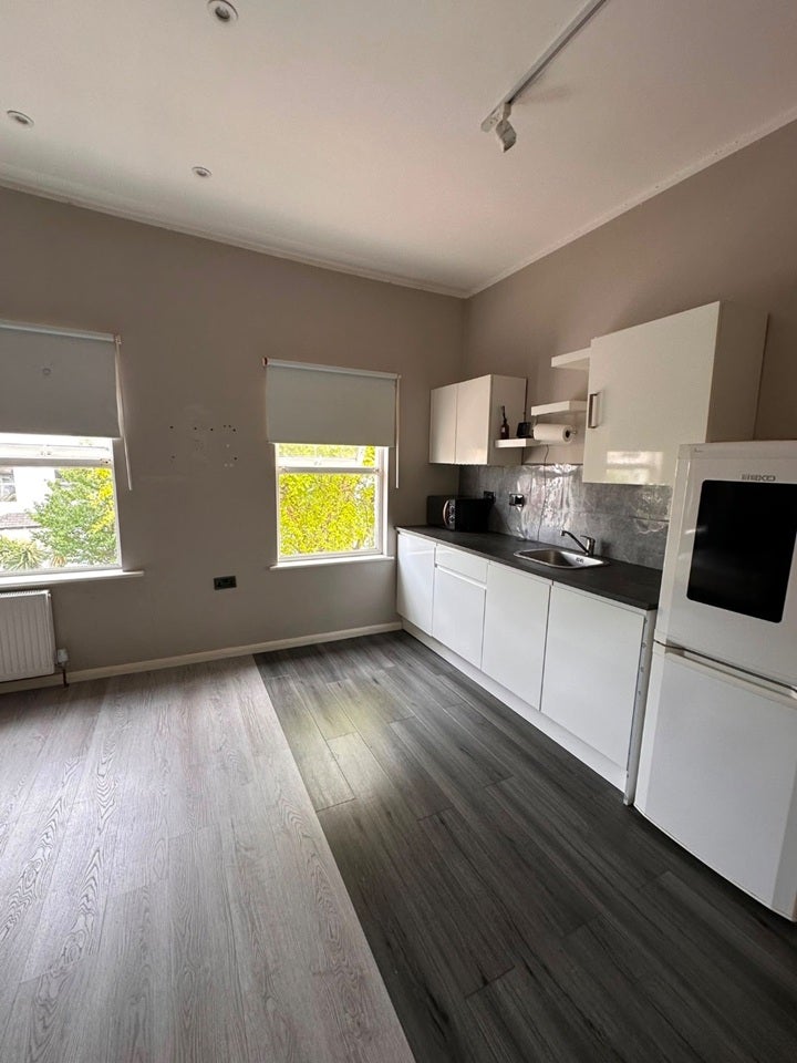 Flat Ingatestone Road in Greater London