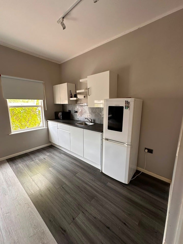 Flat Ingatestone Road in Greater London