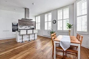 Flat Trinity Crescent in Greater London