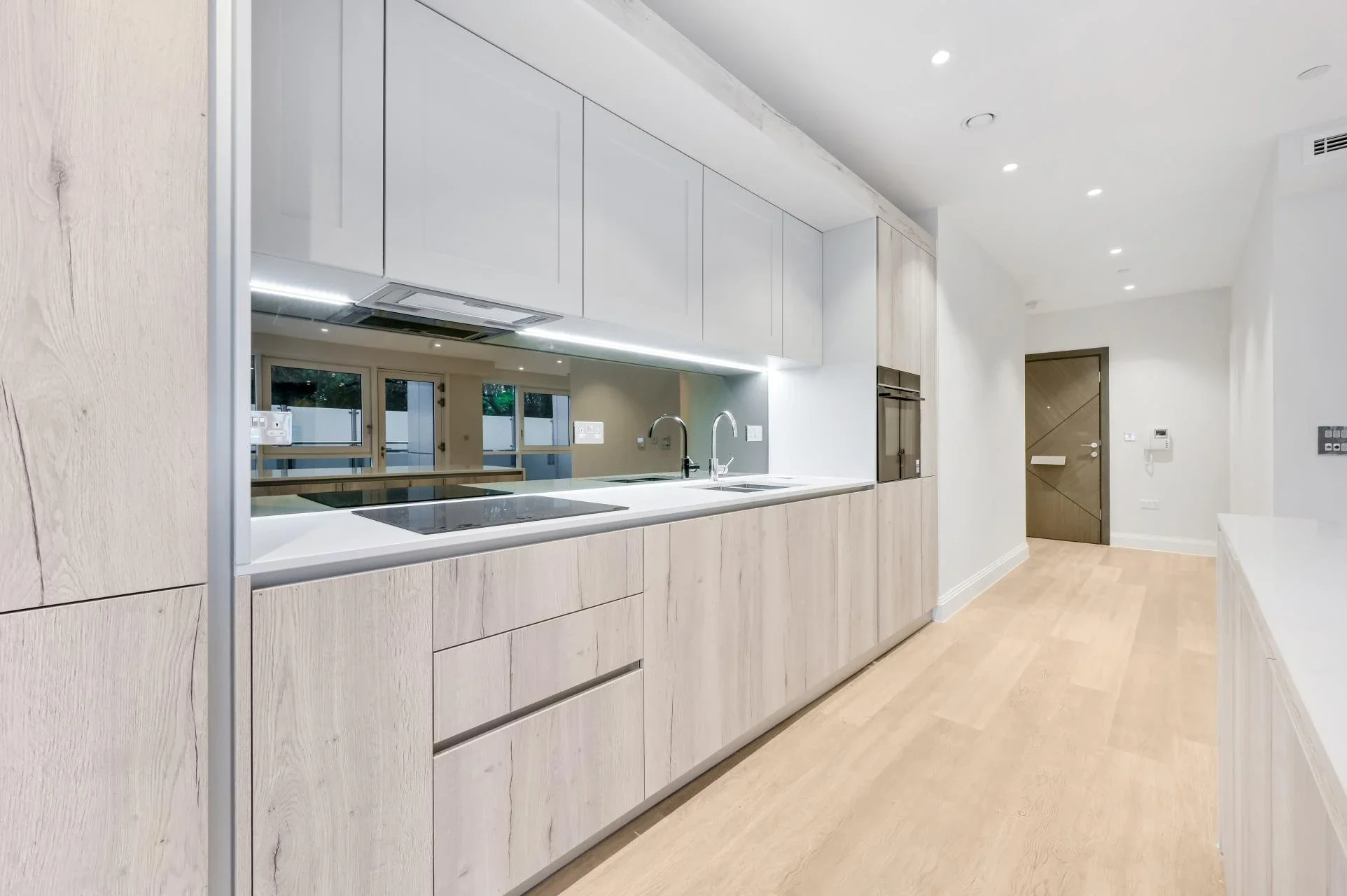 Flat Queenstown Road in Greater London