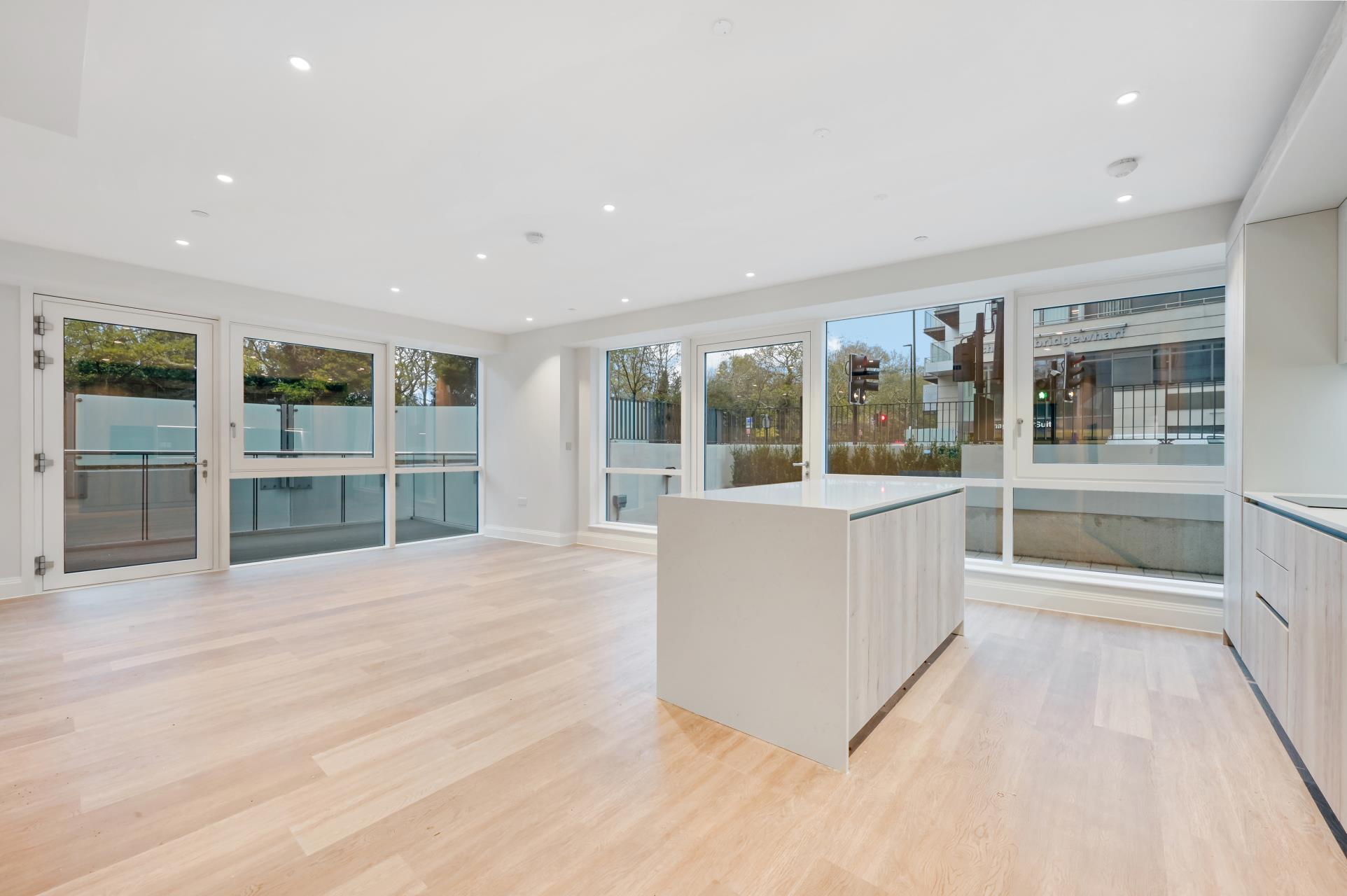 Flat Queenstown Road in Greater London