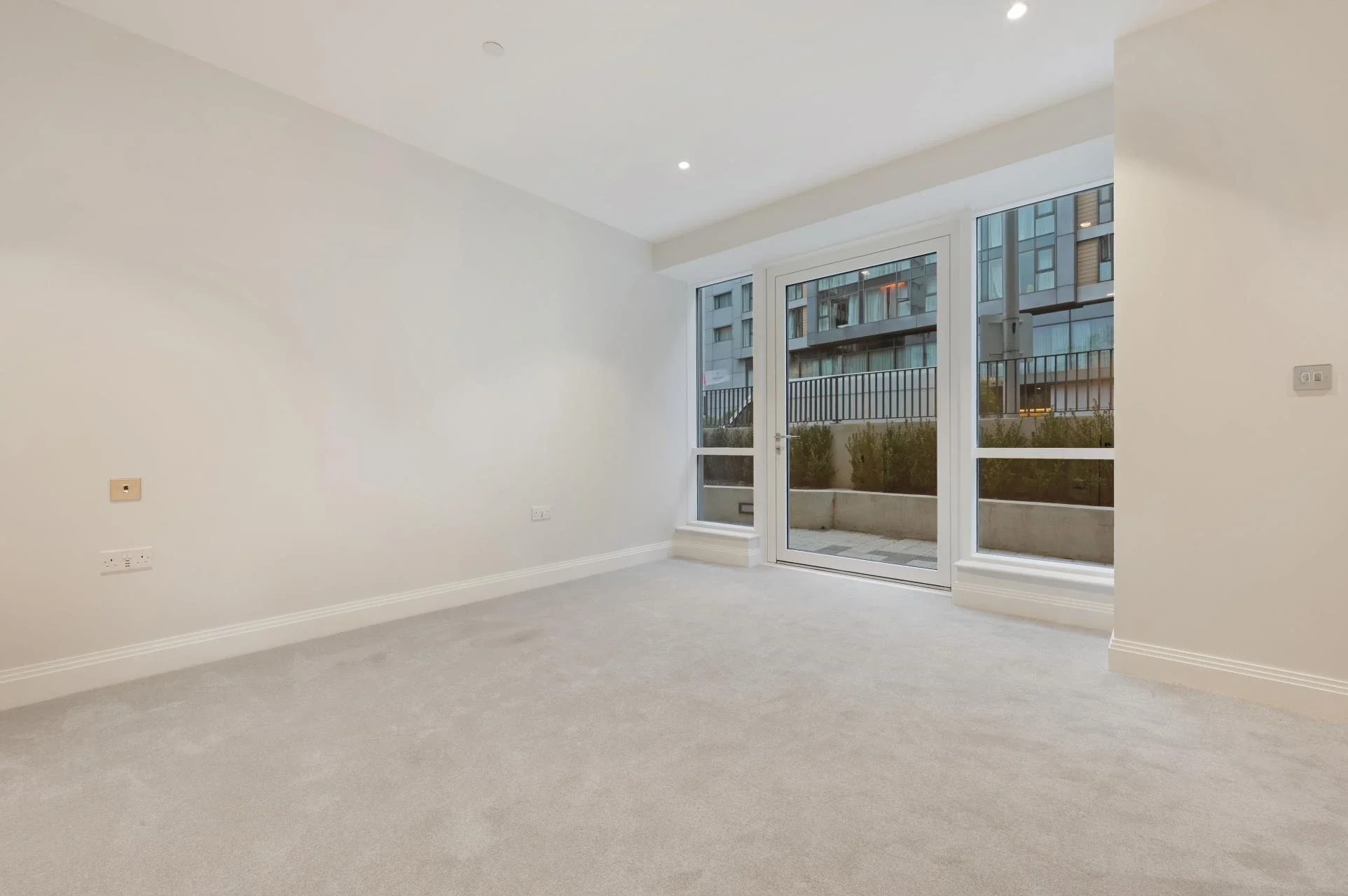 Flat Queenstown Road in Greater London