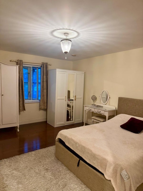 Room Russell Road in Greater London