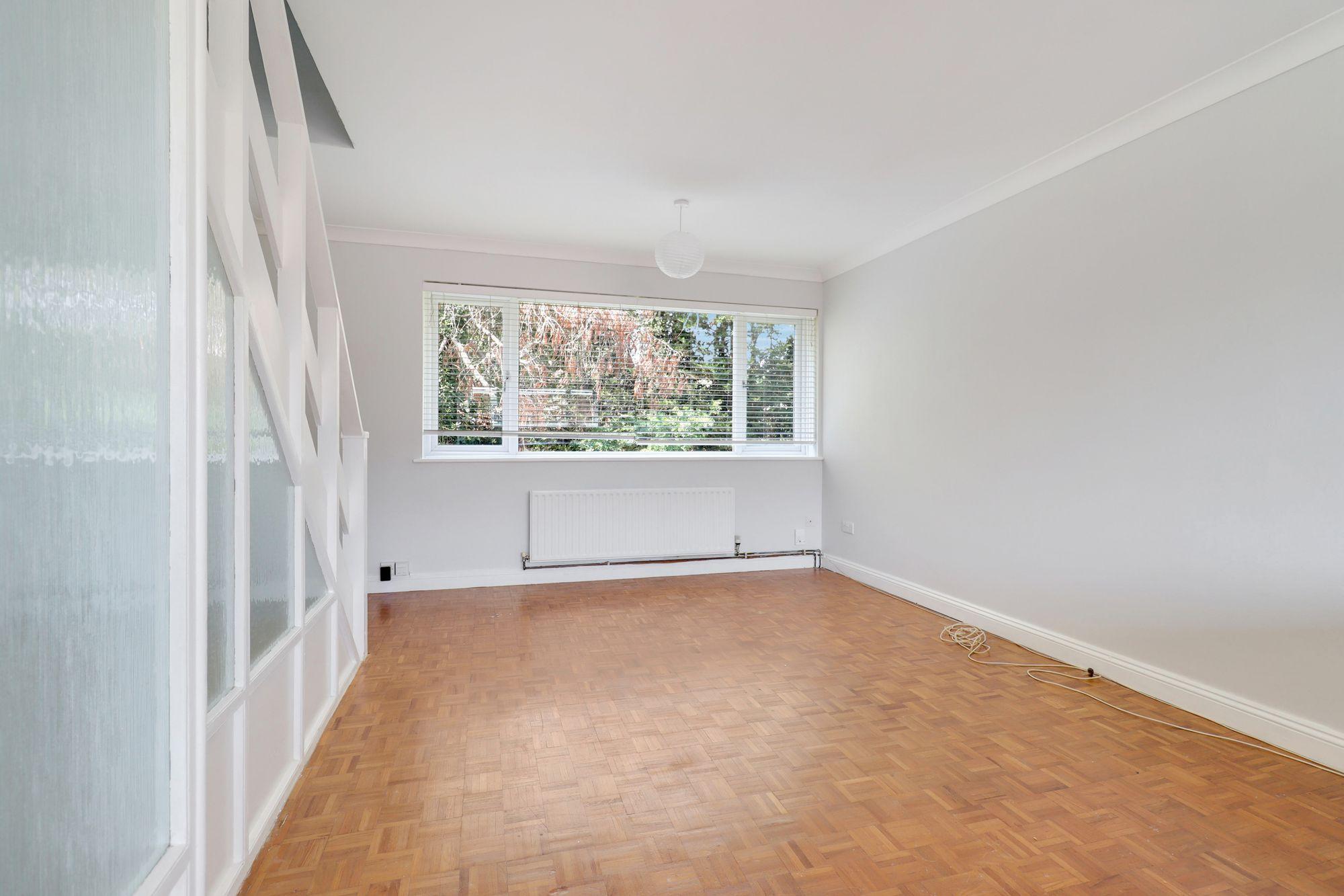 Flat Devoke Way in Elmbridge