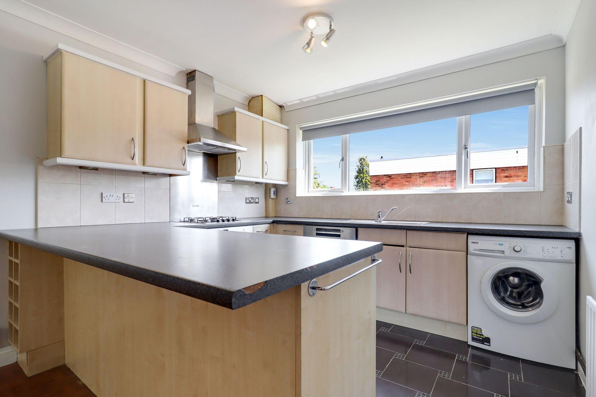 Flat Devoke Way in Elmbridge