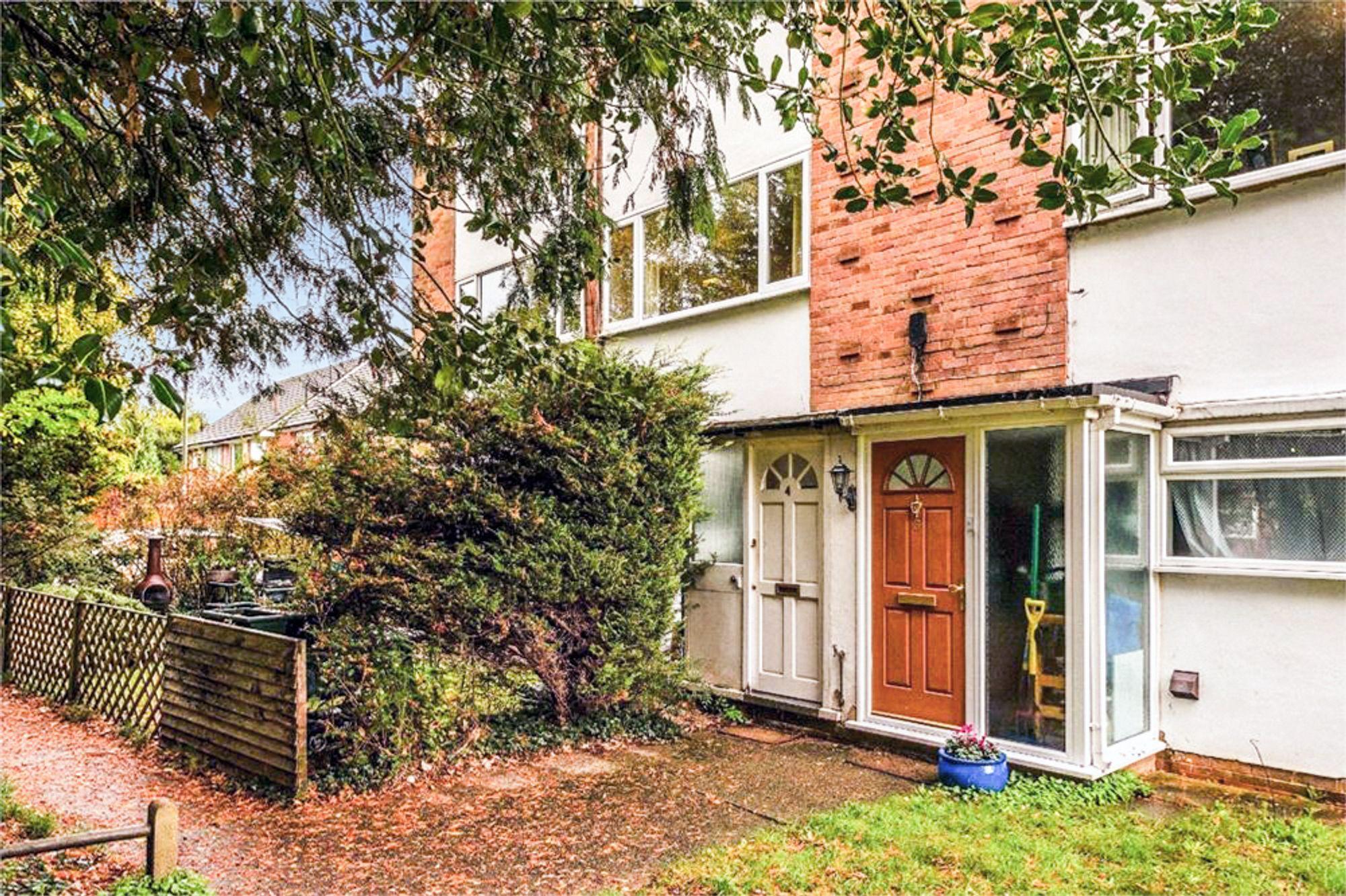 Flat Devoke Way in Elmbridge