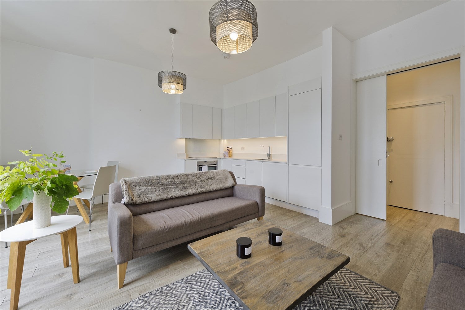 Flat Blenheim Crescent in Greater London