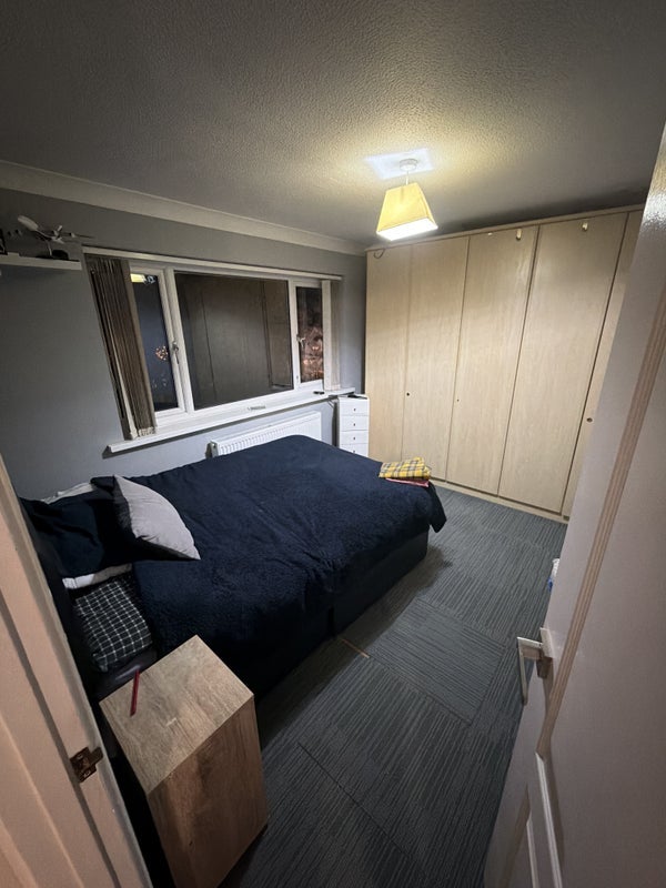 Room Tinsley Lane in Crawley