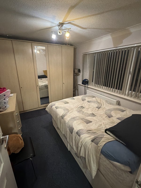 Room Tinsley Lane in Crawley