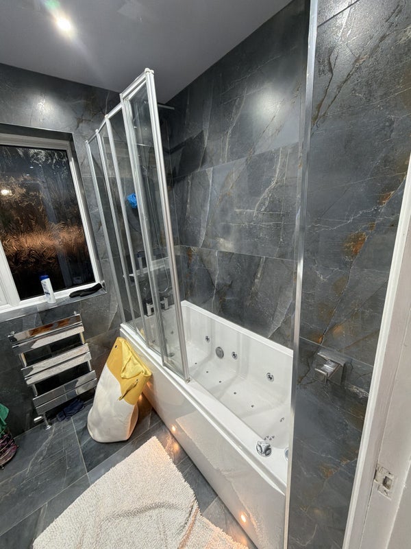 Room Tinsley Lane in Crawley