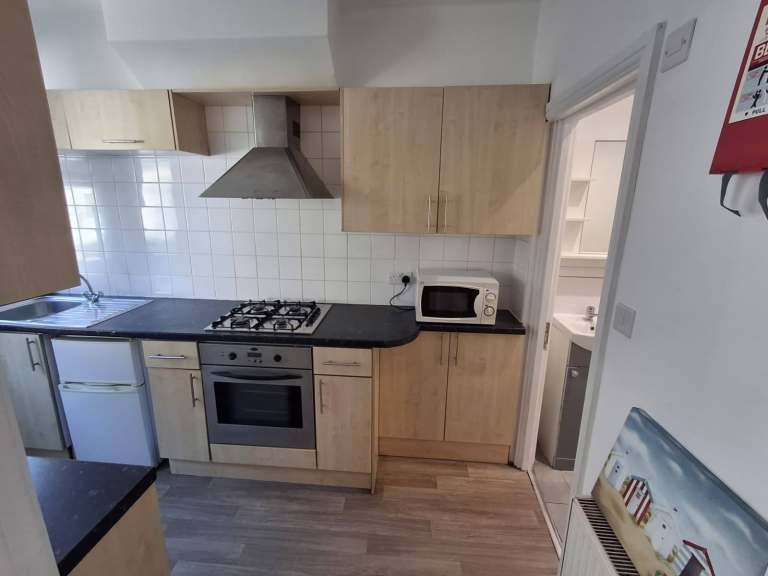 Flat Cumnor Road in Bournemouth