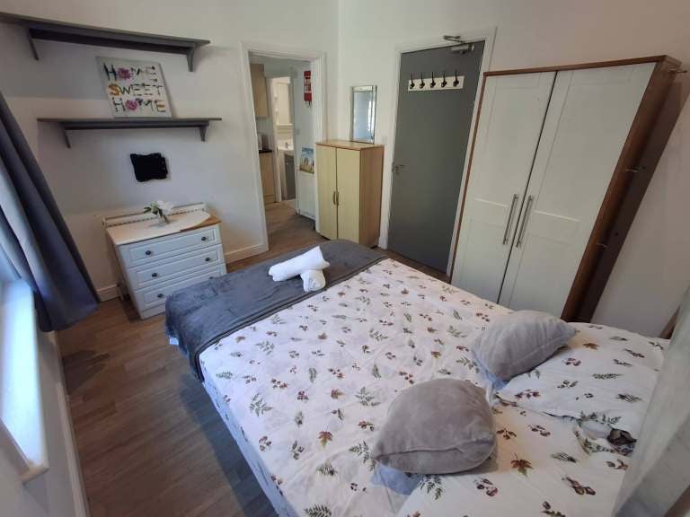Flat Cumnor Road in Bournemouth