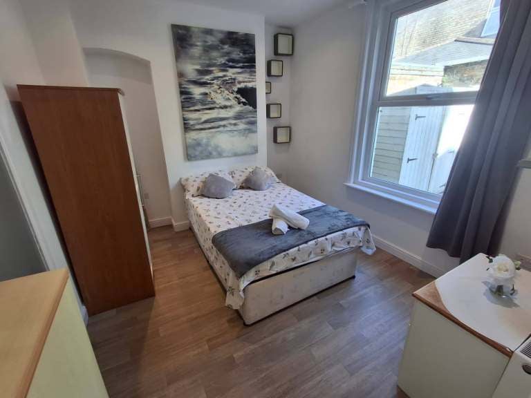 Flat Cumnor Road in Bournemouth