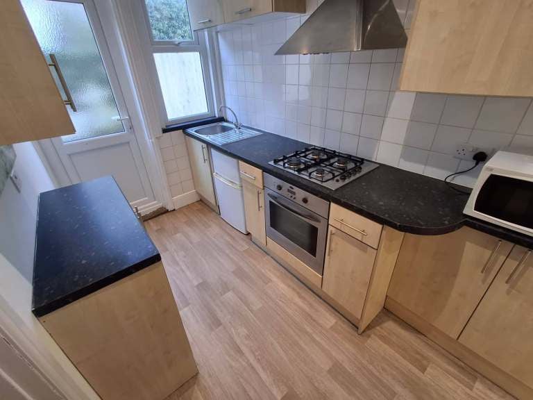 Flat Cumnor Road in Bournemouth