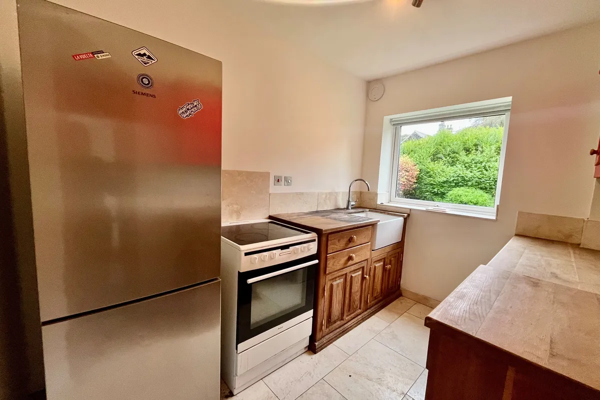 Flat Greenview Court in Leeds