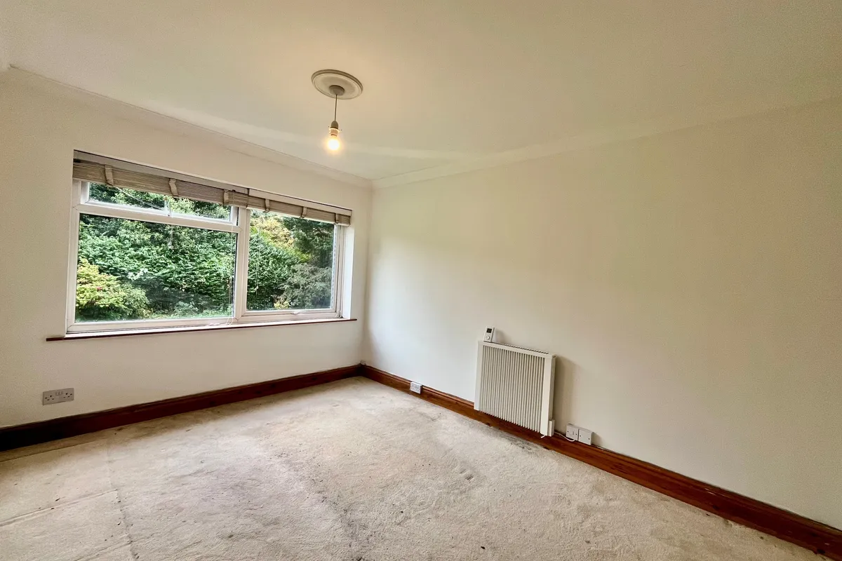 Flat Greenview Court in Leeds