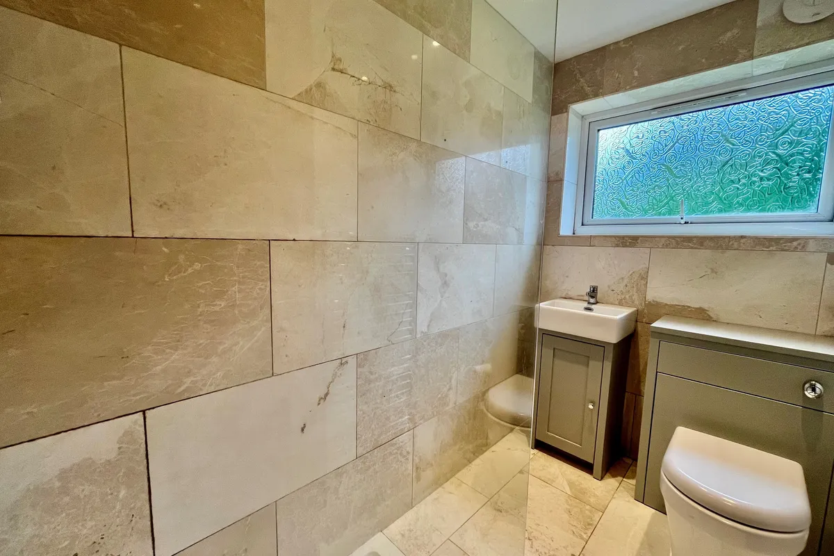 Flat Greenview Court in Leeds
