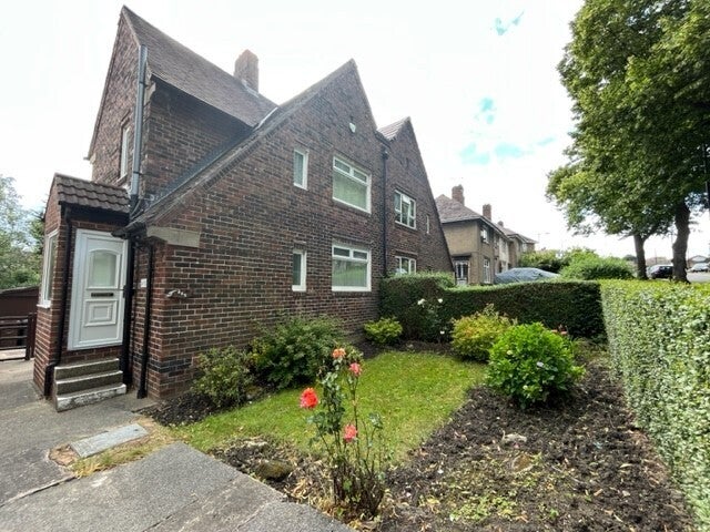 House Deerlands Avenue in Sheffield
