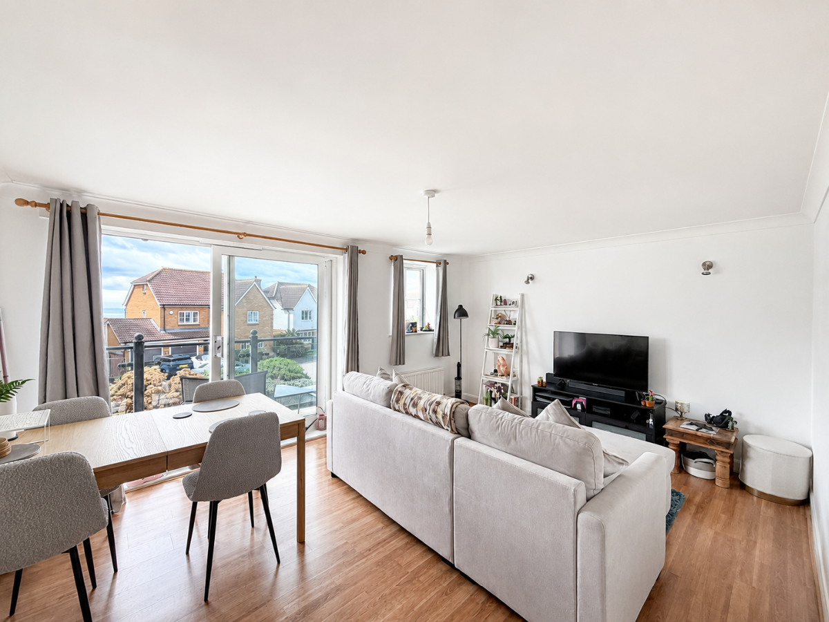 Flat Lower Corniche in Folkestone and Hythe District