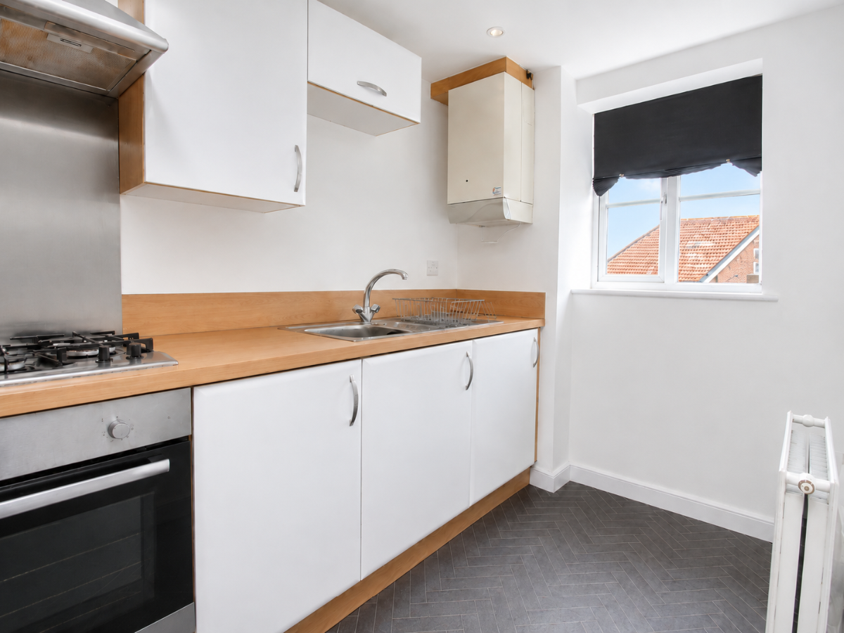 Flat Lower Corniche in Folkestone and Hythe District