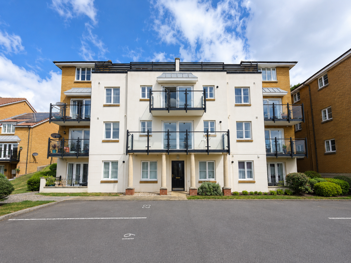 Flat Lower Corniche in Folkestone and Hythe District