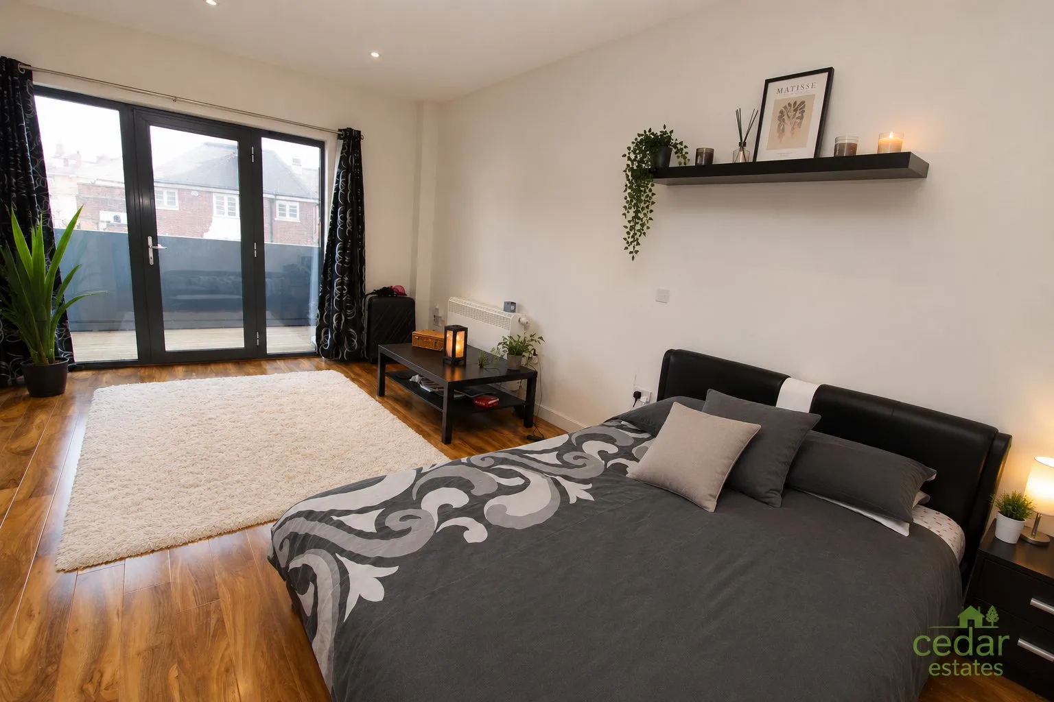 Flat Imperial Drive in Greater London