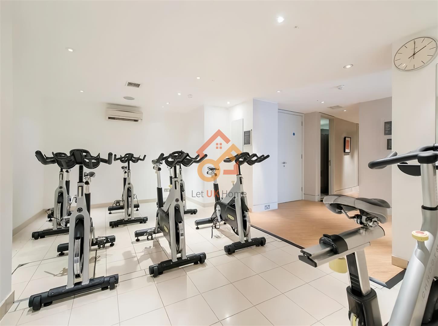 Flat Fairmont Avenue in Greater London