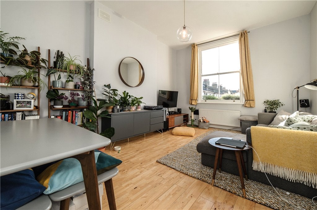 Flat Hayter Road in Greater London