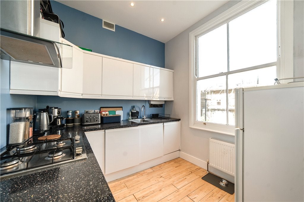 Flat Hayter Road in Greater London