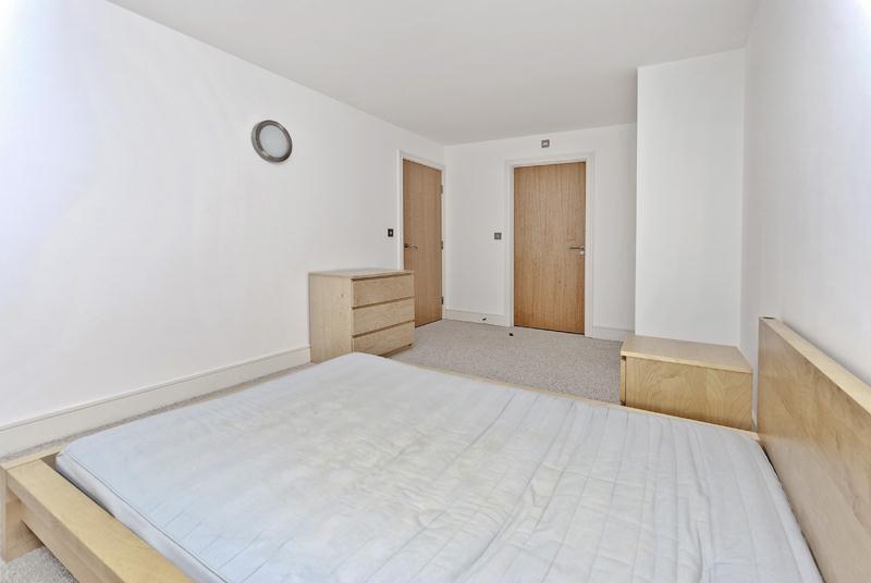 Flat Dockyard Lane in Greater London