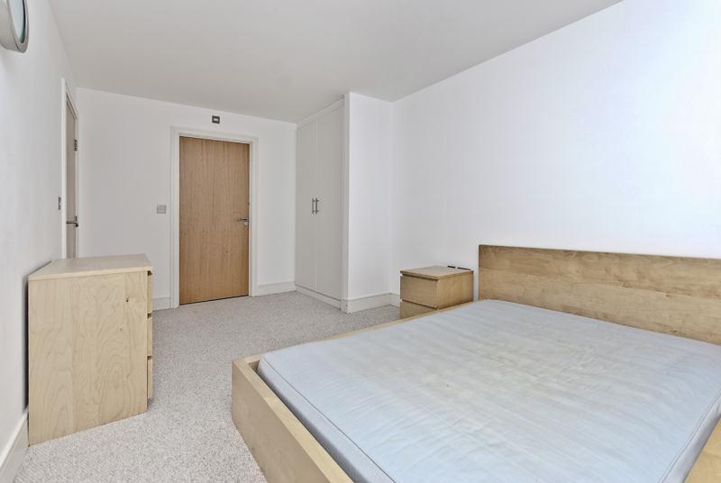 Flat Dockyard Lane in Greater London