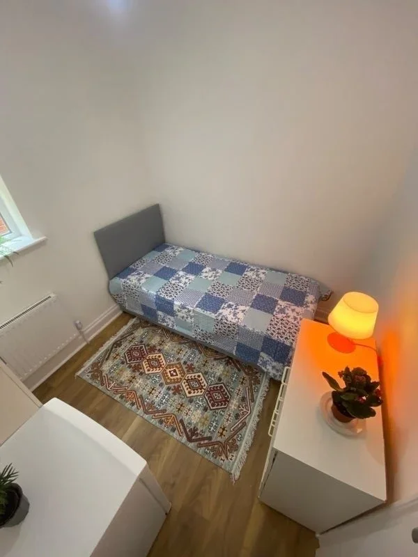 Room Ancona Road in Greater London