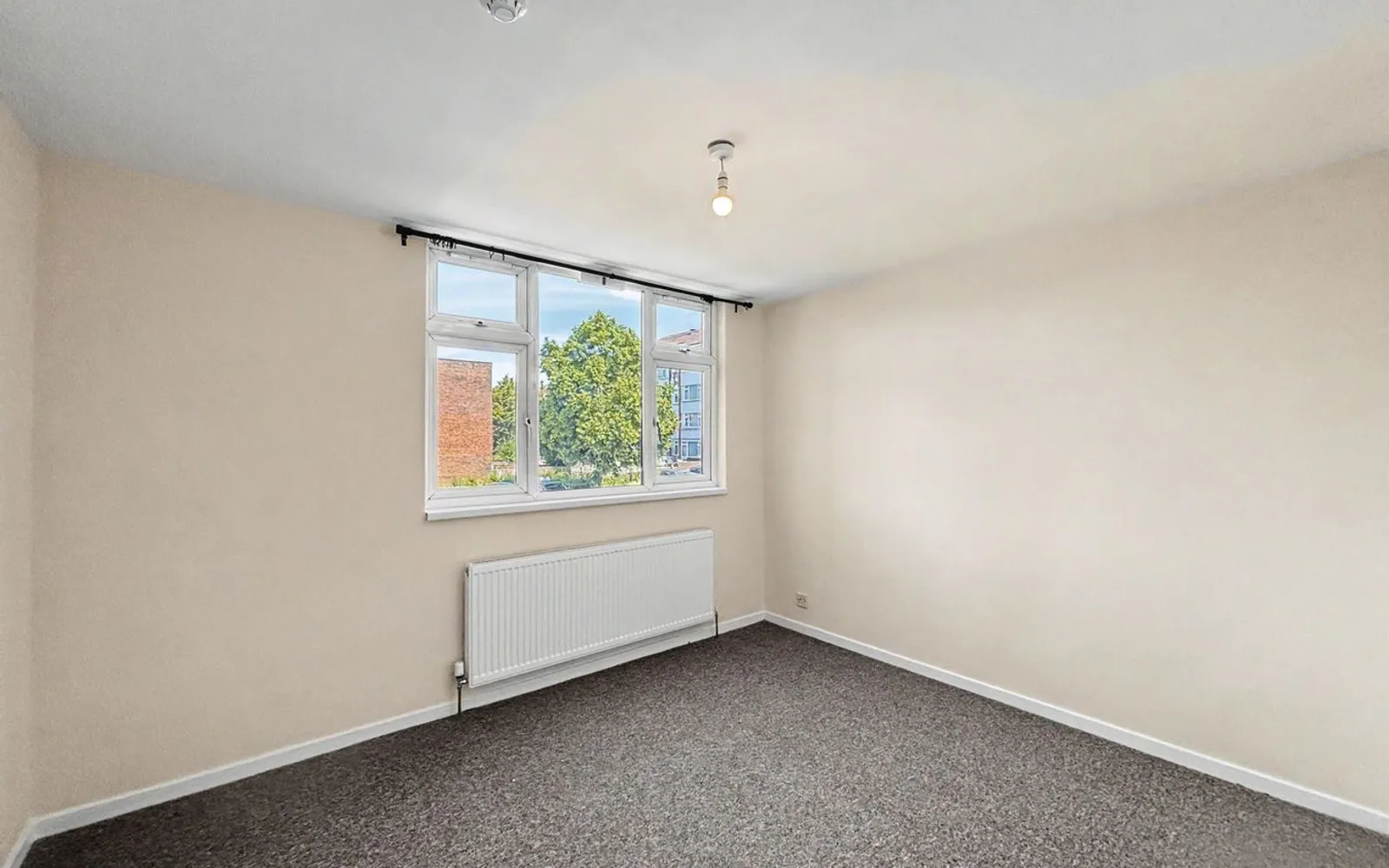 House Owen Way in Greater London