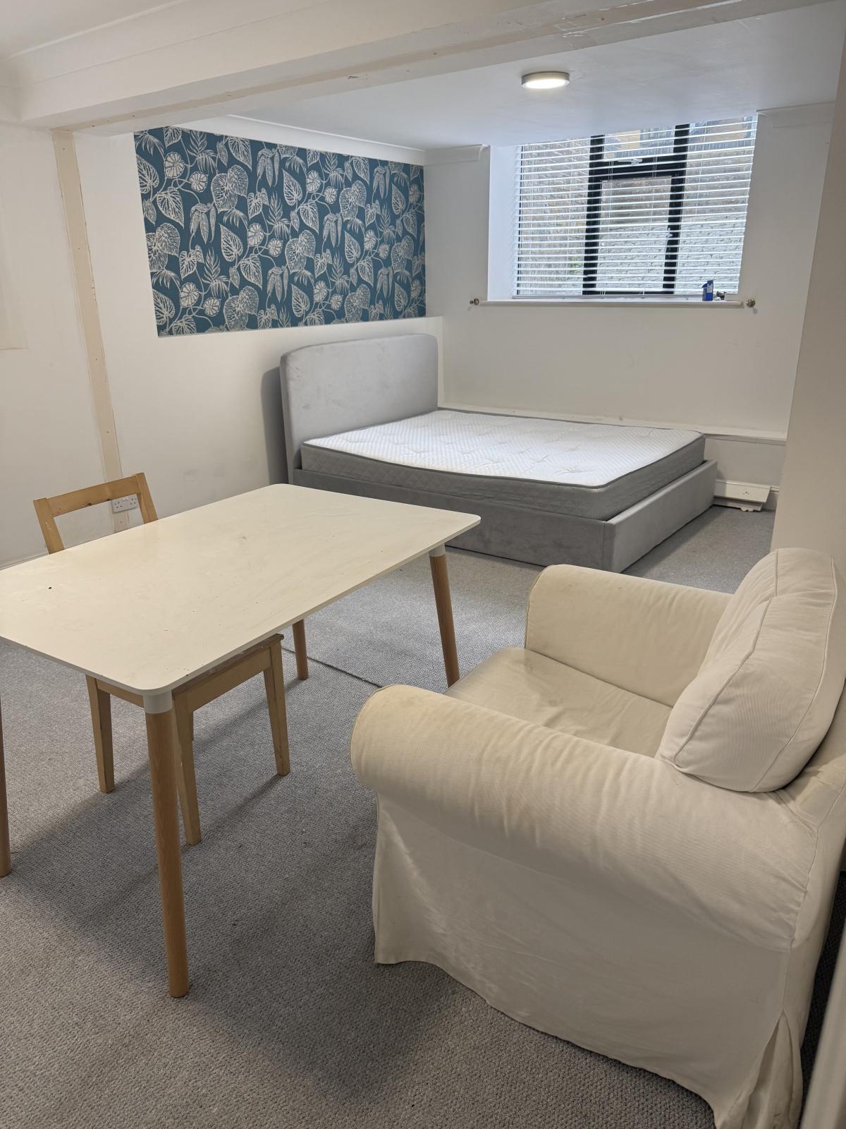 Flat Westferry Road in Greater London
