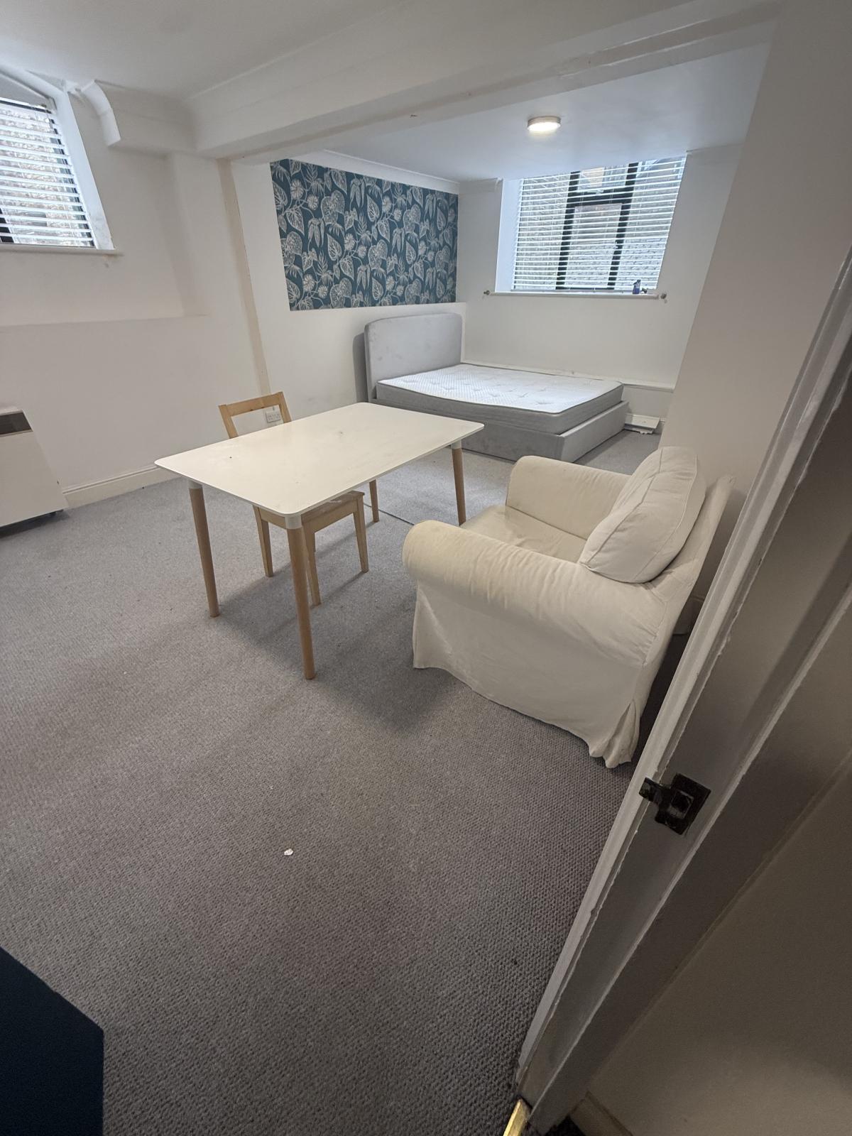 Flat Westferry Road in Greater London
