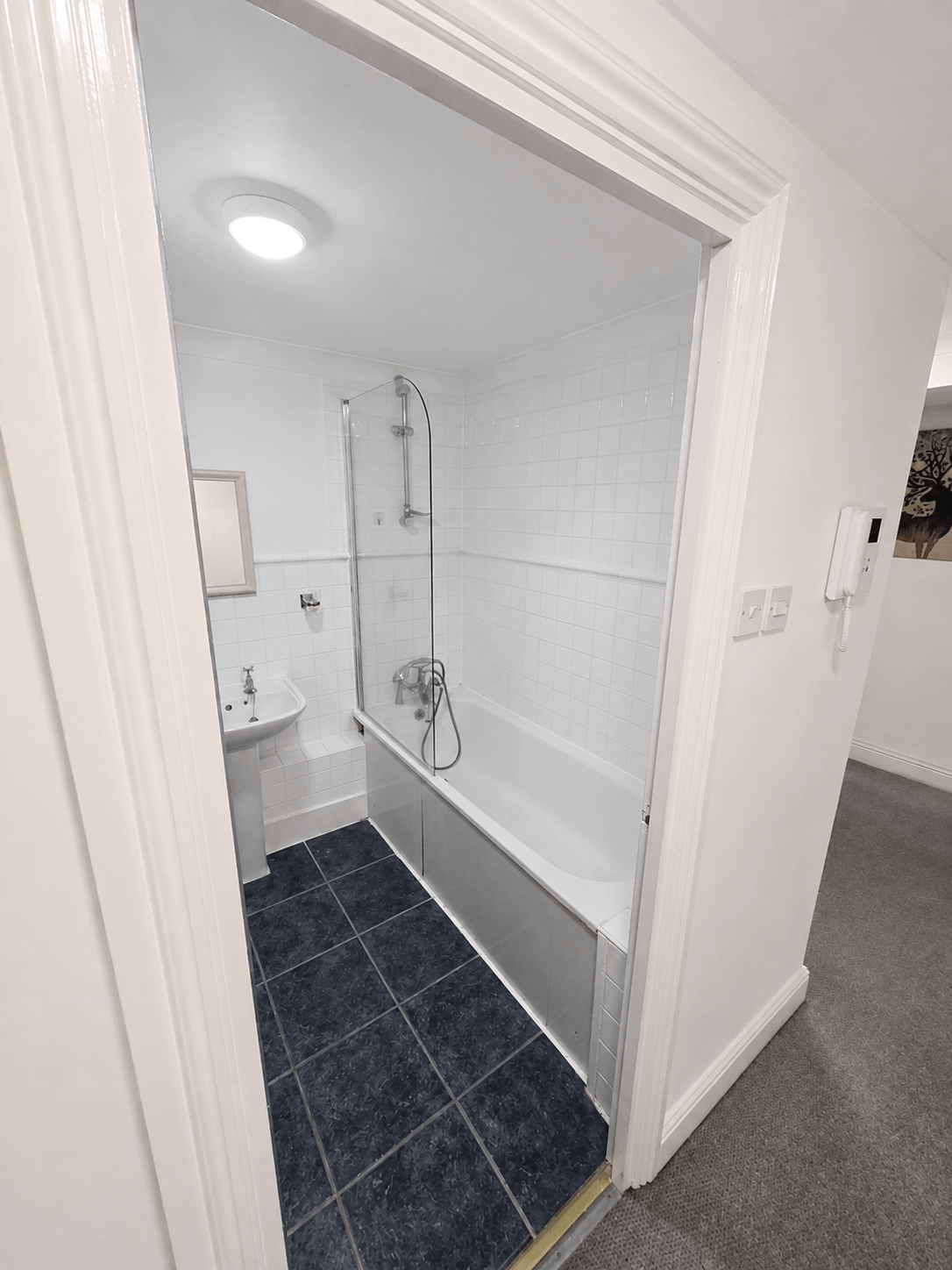 Flat Westferry Road in Greater London