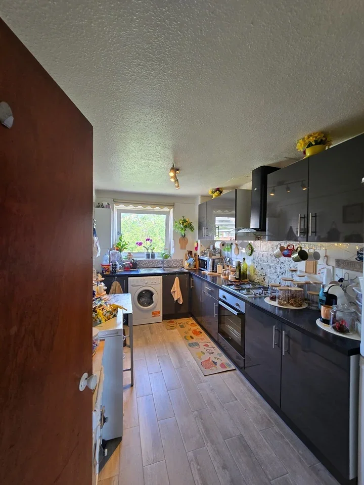 Flat Gascoigne Road in Greater London