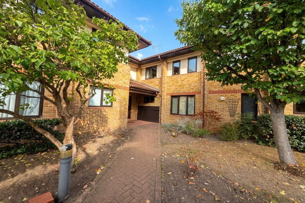 Flat The Gables in Elmbridge