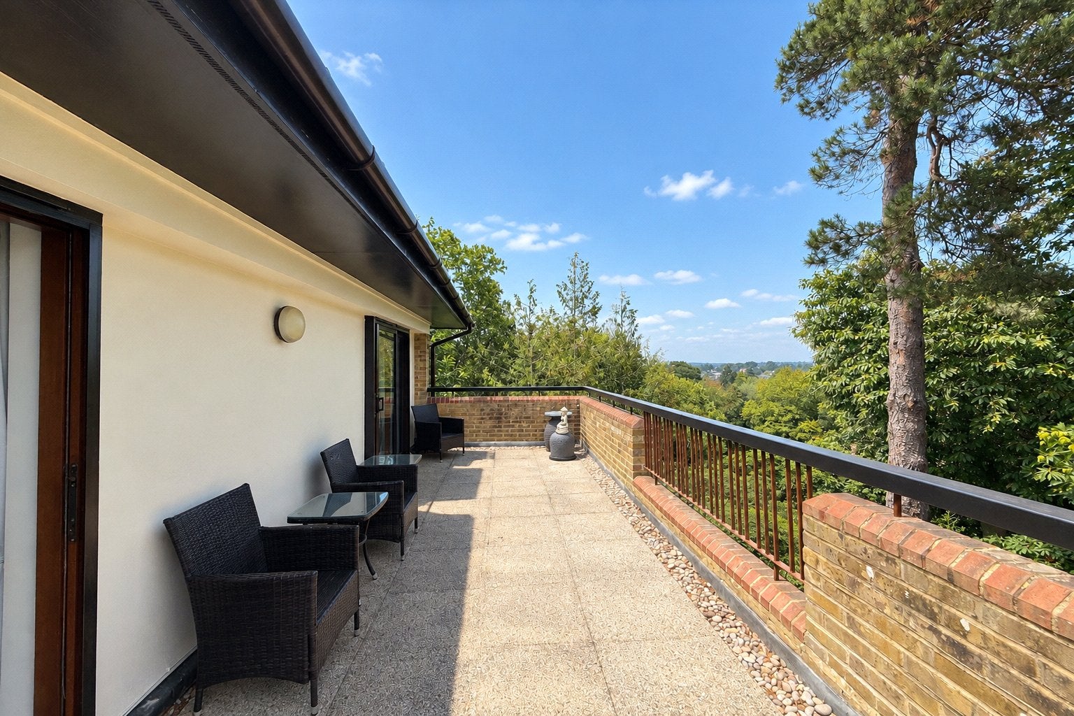 Flat The Gables in Elmbridge