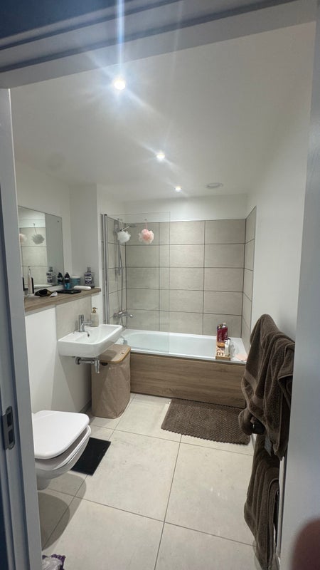 Room Vicarage Grove in Salford