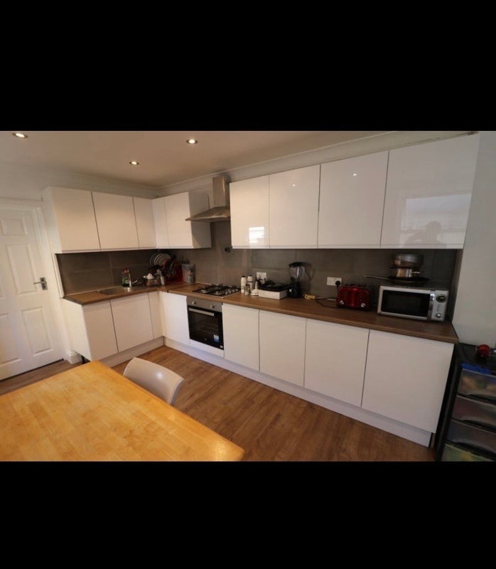 Room Frith Road in Greater London