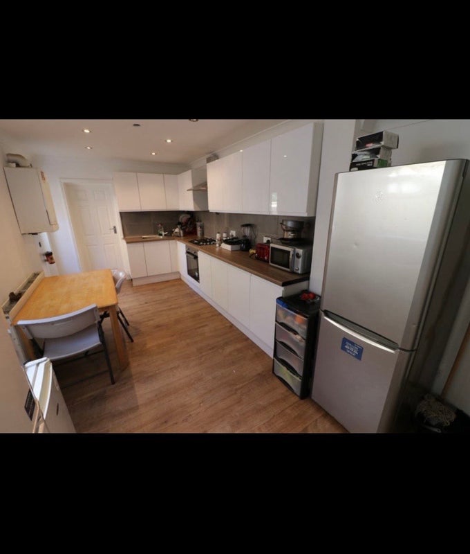 Room Frith Road in Greater London